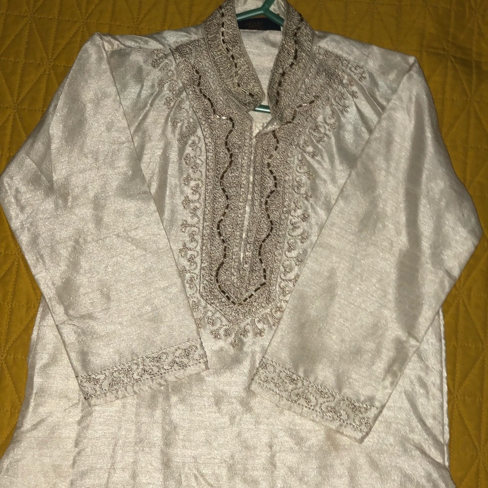 Indian Outfit - Picture 3 of 5